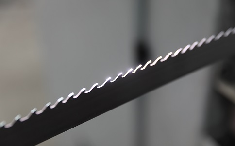 信阳双金属带锯条产生切削噪音的原因具体有哪些？